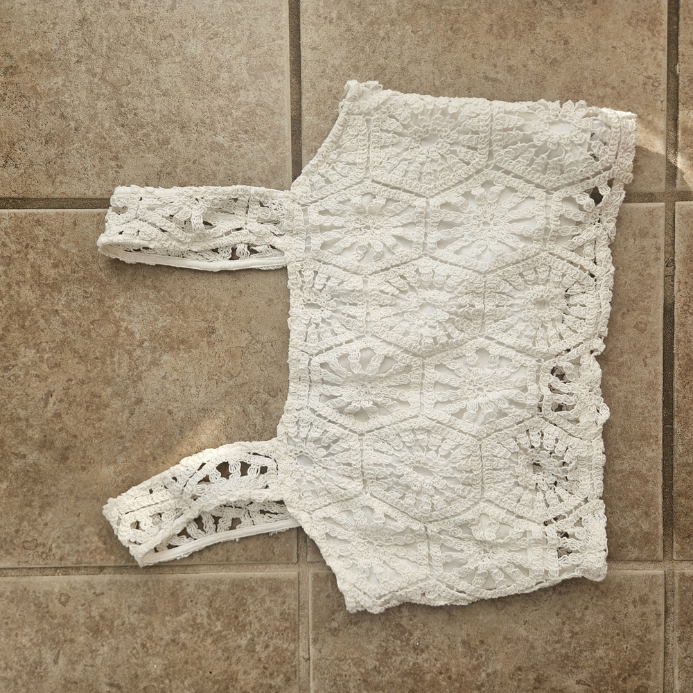 Francesca's Collections Ivory Crochet Sleeveless Top